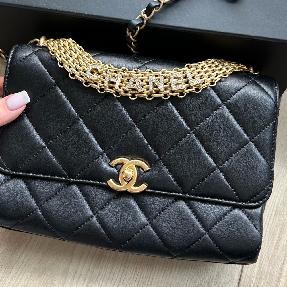 Chanel bag - Picture 1 of 9